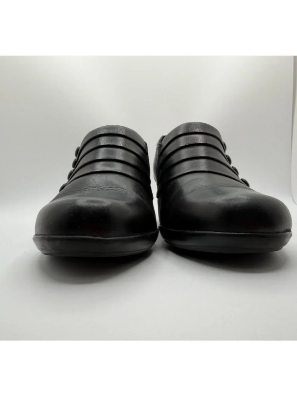 Clarks Loafers Shoes Women 7.5M Black Leather Casual Comfort Slip On Block Heel